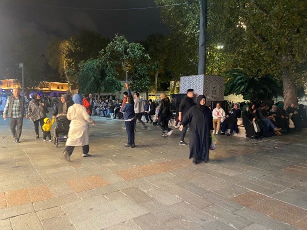 Foto - Eyüpsultan'da Mevlid Kandili coşkusu! Eller semaya açıldı