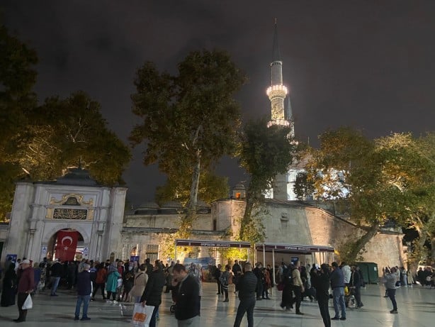 Foto - Eyüpsultan'da Mevlid Kandili coşkusu! Eller semaya açıldı