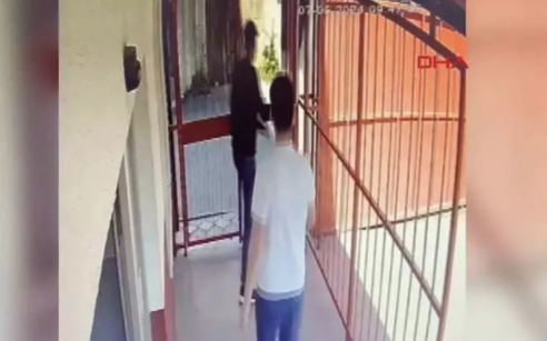 Foto - Eyüpsultan'da okul müdürüne saldırı! Yeni görüntüler kan dondurdu