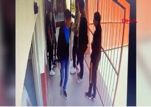 Foto - Eyüpsultan'da okul müdürüne saldırı! Yeni görüntüler kan dondurdu