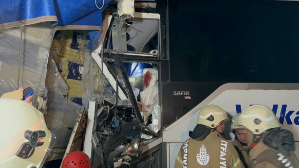 Foto - Eyüpsultan'da yolcu otobüsü ile TIR çarpıştı: 1 ölü 31 yaralı