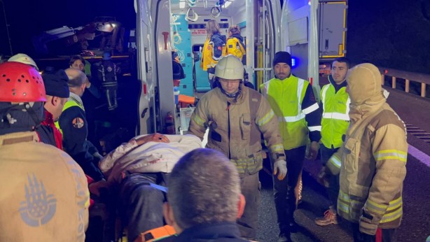 Foto - Eyüpsultan'da yolcu otobüsü ile TIR çarpıştı: 1 ölü 31 yaralı