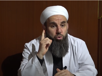 Foto - Ezan okunurken köpekler bakın neden havlarmış! Tüyleri ürperten sözler: Onları görüyorlar