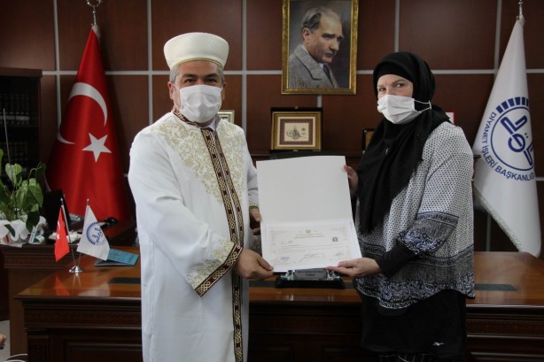 Foto - Ezan sesinden etkilenen anne ve oğlu Müslüman oldu