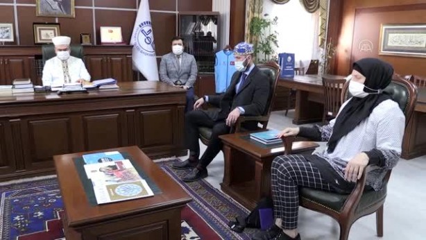 Foto - Ezan sesinden etkilenen anne ve oğlu Müslüman oldu