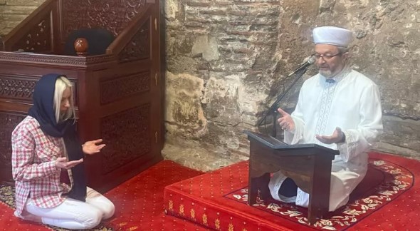 Foto - Ezan sesinden etkilenen Ukraynalı kadın Müslüman oldu
