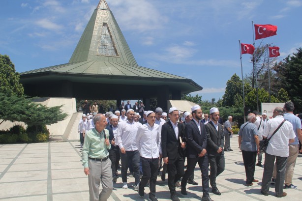 Foto - Ezanın aslına çevrilmesinin yıl dönümünde, Menderes'in kabrinde buluştular