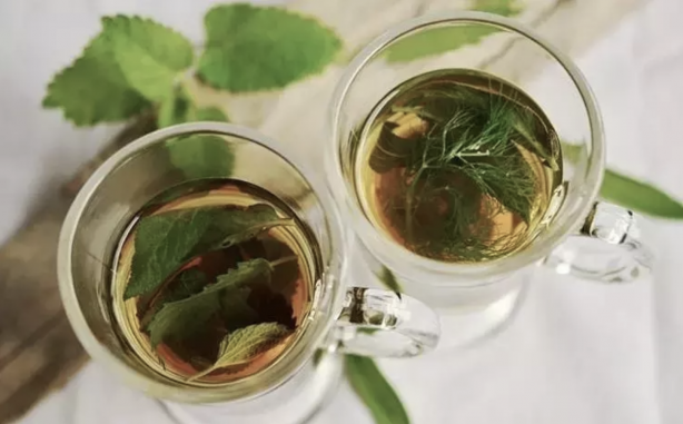 Foto - Ezberleri bozan yöntemi açıklıyoruz! Boyatmaya gerek yok! 1 saat bekletince saçlar eski rengine dönüyor! Saç neden beyazlar? Beyaz saç koparılınca çoğalır mı?