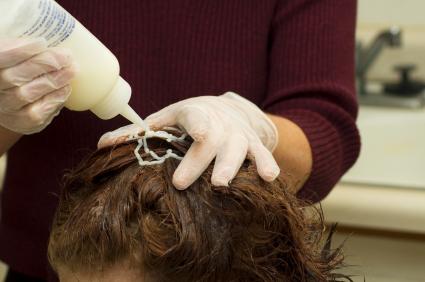 Foto - Ezberleri bozan yöntemi açıklıyoruz! Boyatmaya gerek yok! 1 saat bekletince saçlar eski rengine dönüyor! Saç neden beyazlar? Beyaz saç koparılınca çoğalır mı?