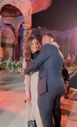 Foto - Ezgi Fındık'ın katıldığı 'camide dekolteli kıyafetle dini nikah' rezilliğine tepki yağdı!