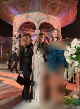 Foto - Ezgi Fındık'ın katıldığı 'camide dekolteli kıyafetle dini nikah' rezilliğine tepki yağdı!