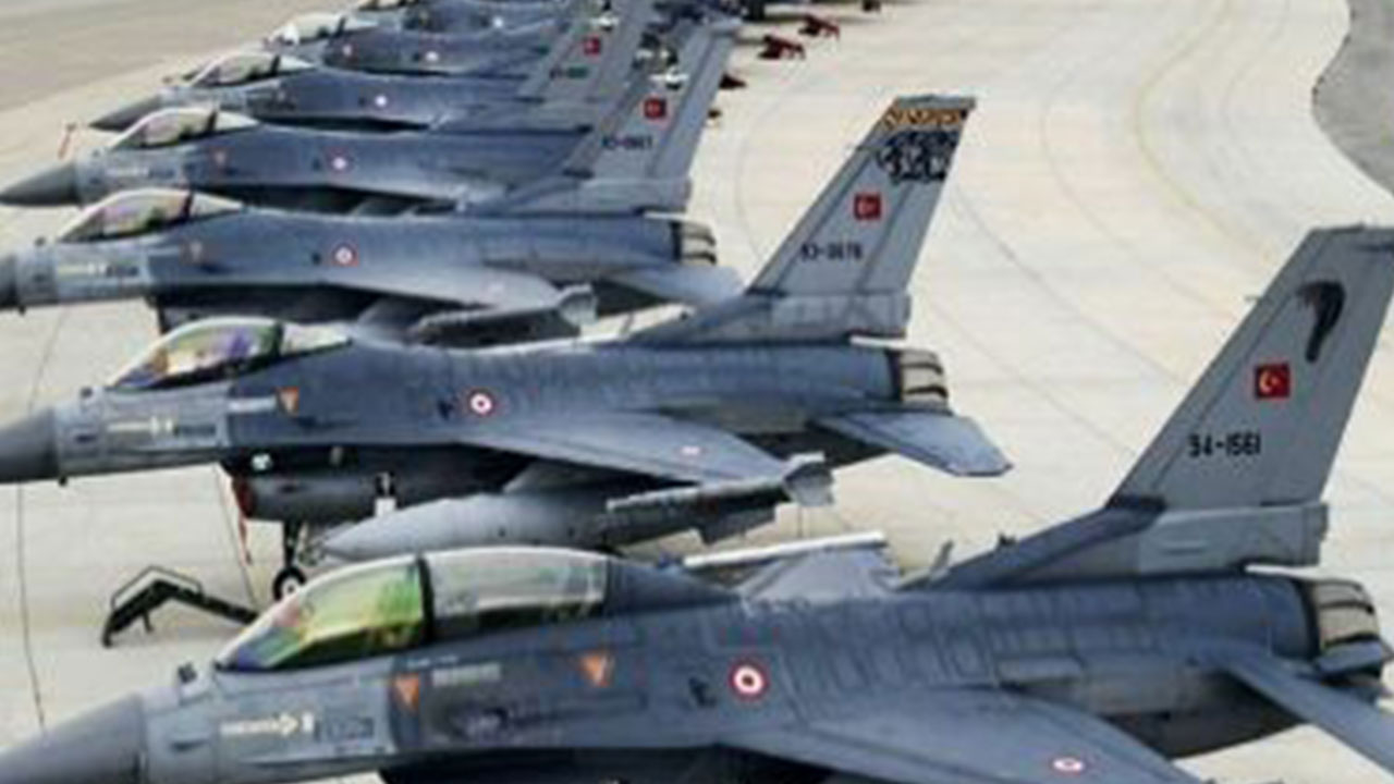 Foto - F-16 savaş uçakları Amasya'yı ayağa kaldırdı