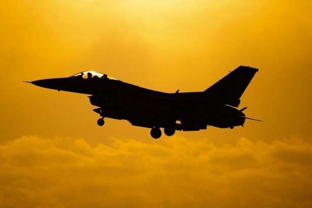 F-16 savaş uçaklarıyla ilgili ABD'li generalden şok eden itiraf: Bu uçak size fayda sağlamaz, vurulursunuz