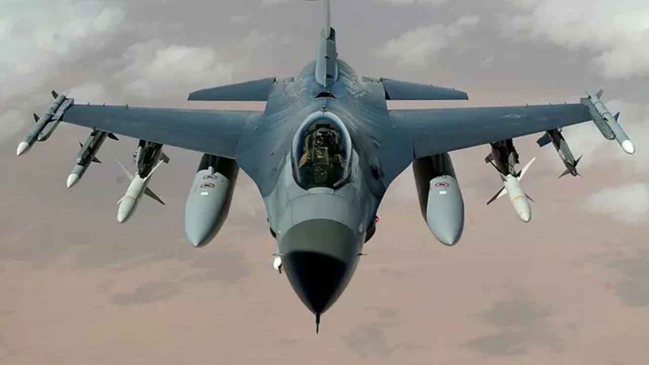 Foto - F-16’ların yerini alacak! 18 adet "savaş canavarı" Gripen uçağı resmen koptu geliyor