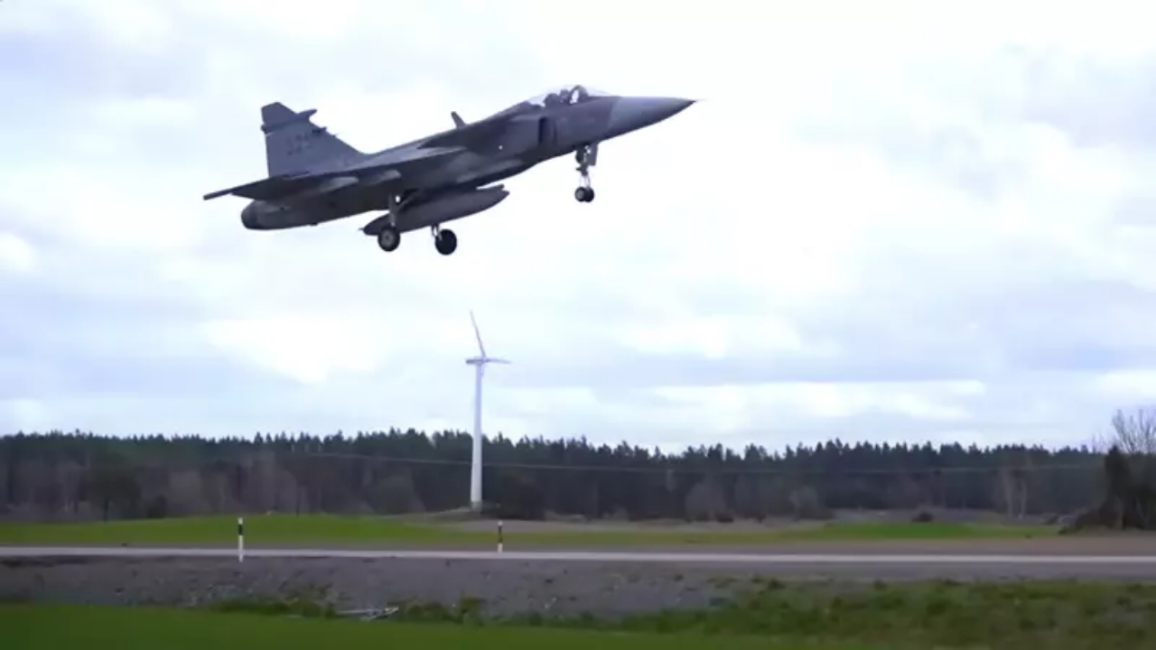 Foto - F-16’ların yerini alacak! 18 adet "savaş canavarı" Gripen uçağı resmen koptu geliyor