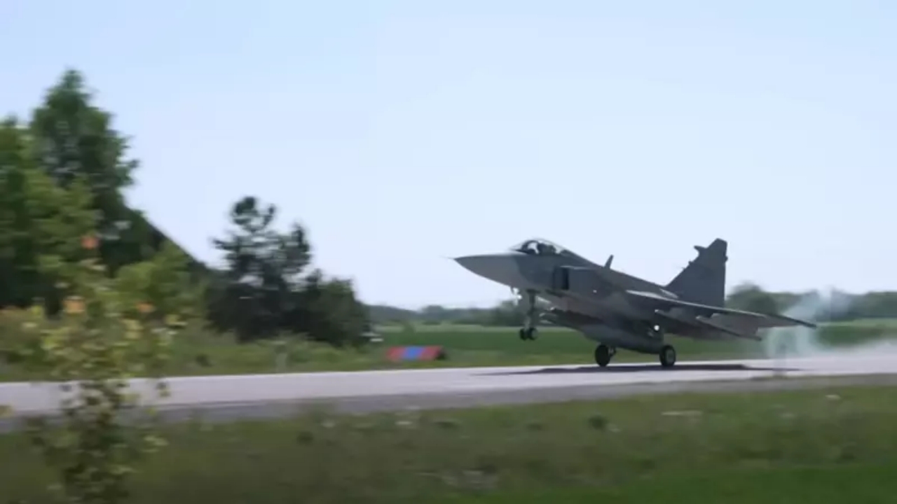 Foto - F-16’ların yerini alacak! 18 adet "savaş canavarı" Gripen uçağı resmen koptu geliyor