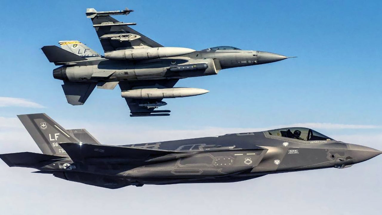 F 22 Ve F 35 i Silecek Sava U a Yeni Akit f-22-ve-f-35-i-silecek-sava-u-a-yeni-akit