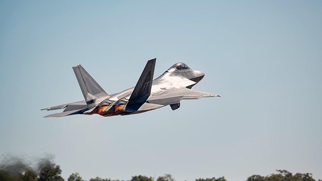 F-35 bekleneni vermedi! Çareyi eski uçakta buldular