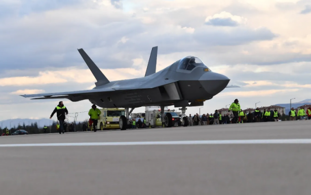 Foto - F-35 ile Milli Muharip Uçak'ı yan yana koyup ABD'ye kötü haberi verdiler