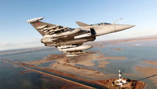 Foto - F-35 politikası değişti! Gözünü o savaş uçağına çevirdi.
