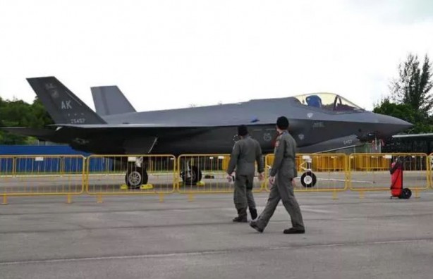 Foto - F-35 savaş uçakları havada zor duruyor! Şüphe giderek artıyor