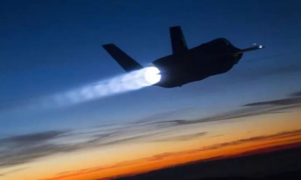 Foto - F-35 savaş uçakları havada zor duruyor! Şüphe giderek artıyor