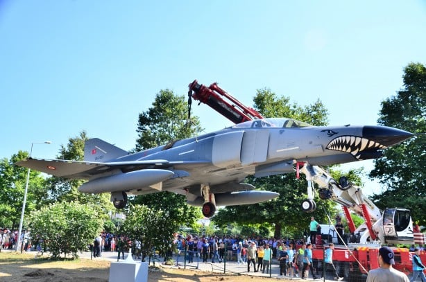 Foto - F4 savaş uçağı… Türkiye’de bir ilk daha