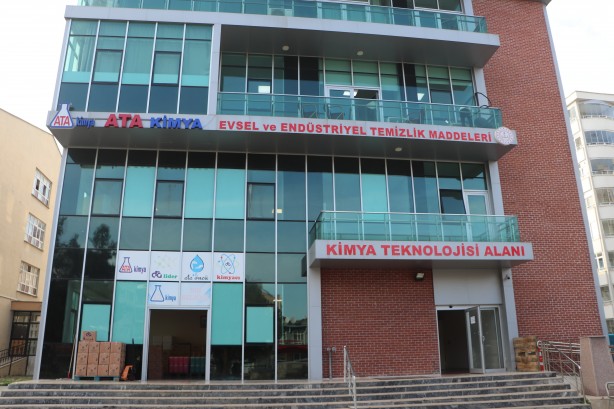 Foto - Fabrika gibi okul: 50 farklı hijyen ürünü üreten liseden 5 milyon TL ciro!