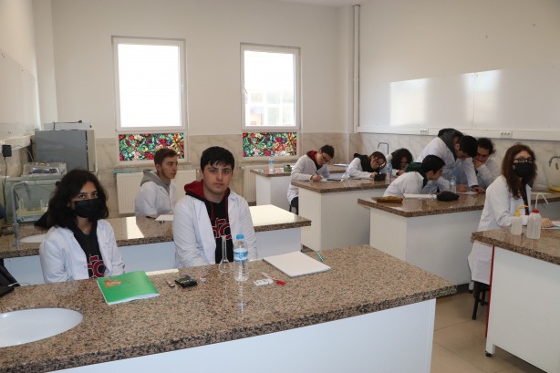 Foto - Fabrika gibi okul: 50 farklı hijyen ürünü üreten liseden 5 milyon TL ciro!