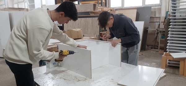 Foto - Fabrika gibi okul! Bu yöntemle 2 milyon kazandılar