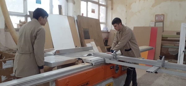 Foto - Fabrika gibi okul! Bu yöntemle 2 milyon kazandılar