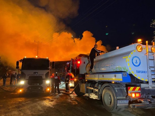 Foto - Fabrikada büyük yangın!