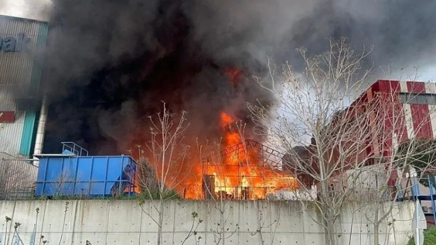 Foto - Fabrikada büyük yangın! Ekipler müdahale ediyor