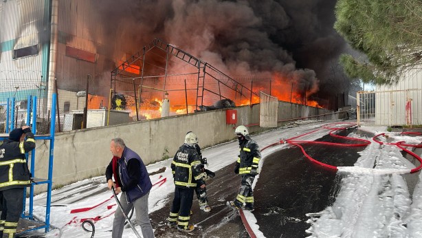 Foto - Fabrikada büyük yangın! Ekipler müdahale ediyor