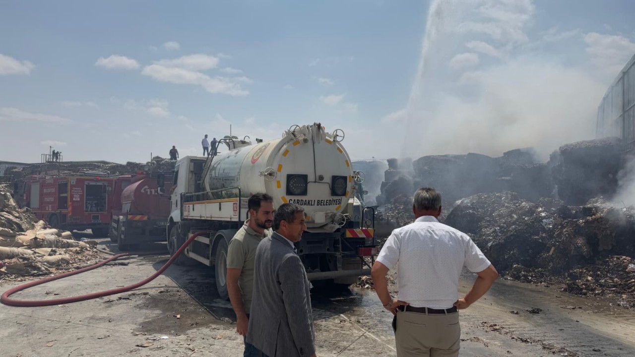 Foto - Fabrikada korkutan yangın