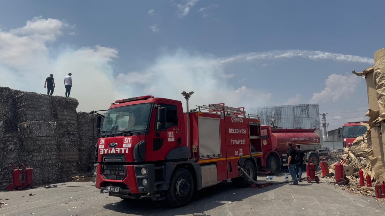 Foto - Fabrikada korkutan yangın