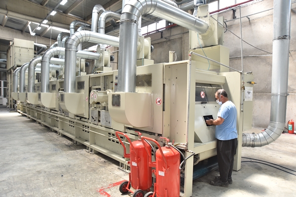 Foto - Fabrikalarda çalışacak işçiler böyle aranıyor