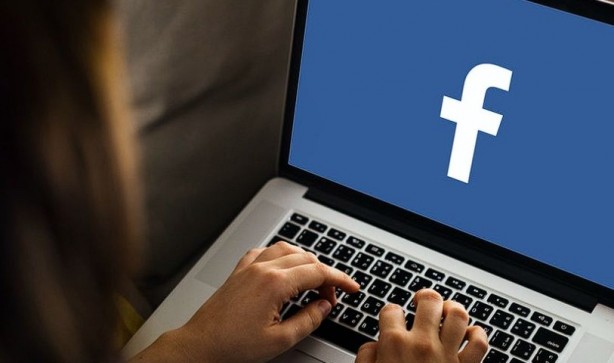 Facebook'un başı ayrımcılıkla dertte