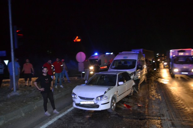 Foto - Facia! Tır kırmızı ışıkta bekleyen 8 aracı biçti: 12 yaralı