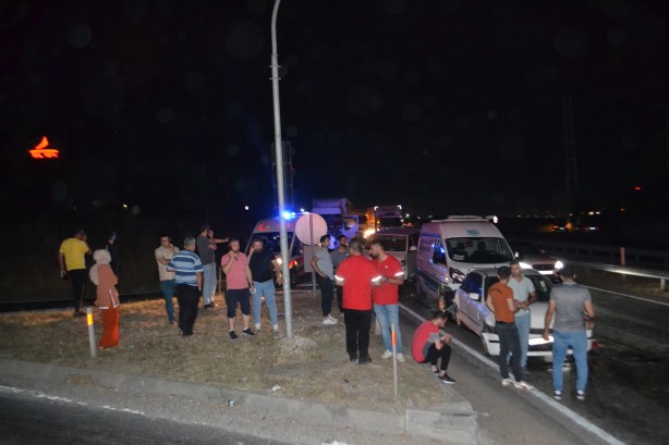 Facia! Tır kırmızı ışıkta bekleyen 8 aracı biçti: 12 yaralı