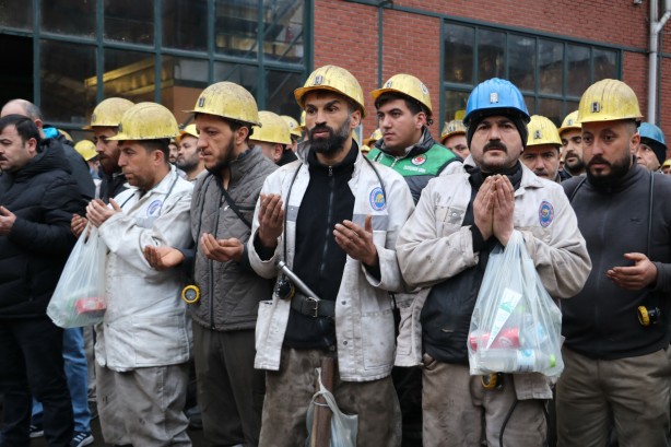 Foto - Faciada hayatını kaybeden 263 madenci dualarla anıldı