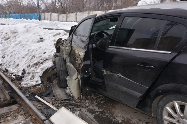 Foto - Faciadan dönüldü | Tren ile otomobil çarpıştı!