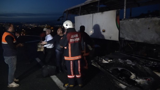 Foto - Faciadan dönüldü: Yolcu otobüsü alev topuna döndü