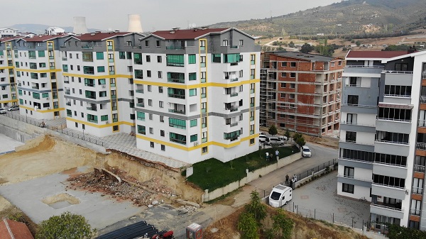 Foto - Facianın eşiğinden döndüler...İstinat duvarı böyle çöktü