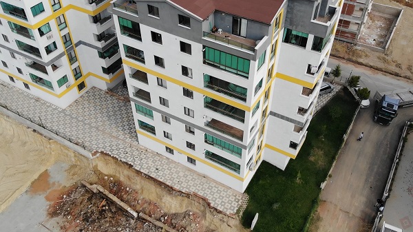 Foto - Facianın eşiğinden döndüler...İstinat duvarı böyle çöktü