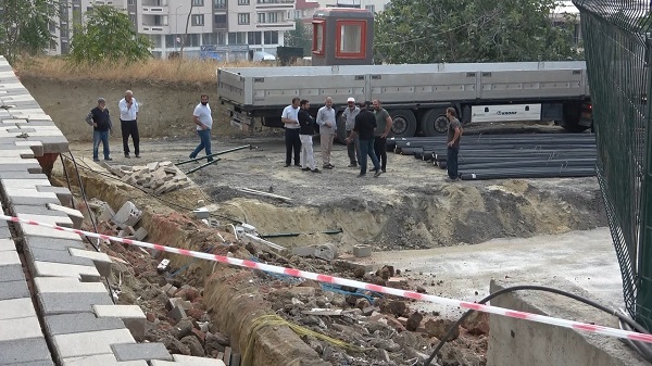 Foto - Facianın eşiğinden döndüler...İstinat duvarı böyle çöktü