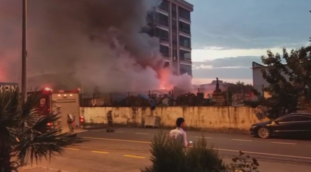 Foto - Facianın eşiğinden dönüldü! Akaryakıt istasyonu yakınında korkutan yangın