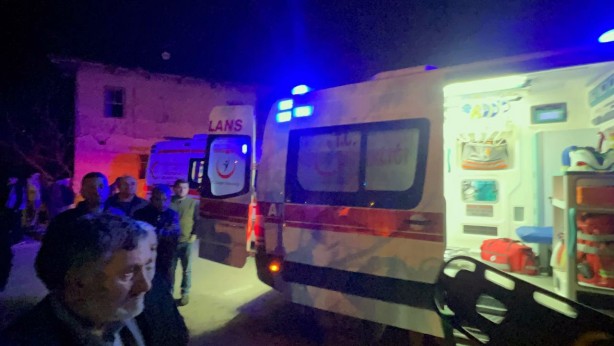 Foto - Facianın eşiğinden dönüldü! Freni boşalan kamyon çocuk parkına daldı