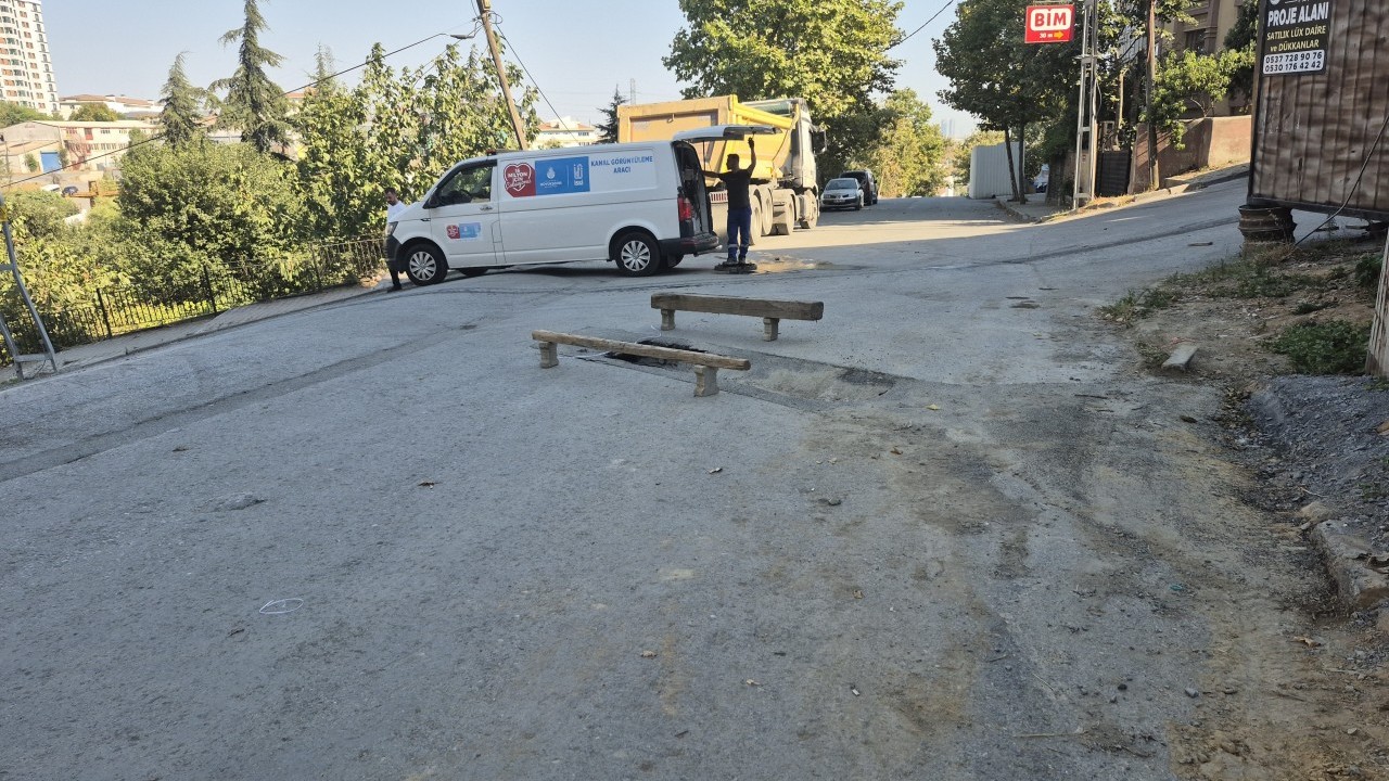 Foto - Facianın eşiğinden dönüldü! İBB’nin döktüğü asfalt hamur gibi çıktı