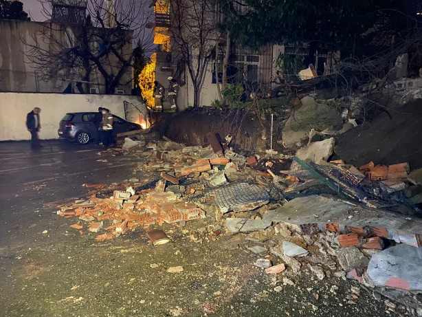 Foto - Facianın eşiğinden dönüldü! Üsküdar'da istinat duvarı çöktü